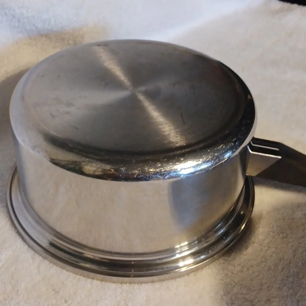 Amway's Queen stainless steel cookware 2.5 qt. Pot with lid 18-8 stainle…